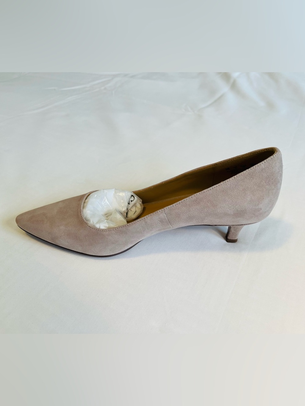 New Naturalizer Suede Mid Kitten Heel Pump in Taupe Size 10